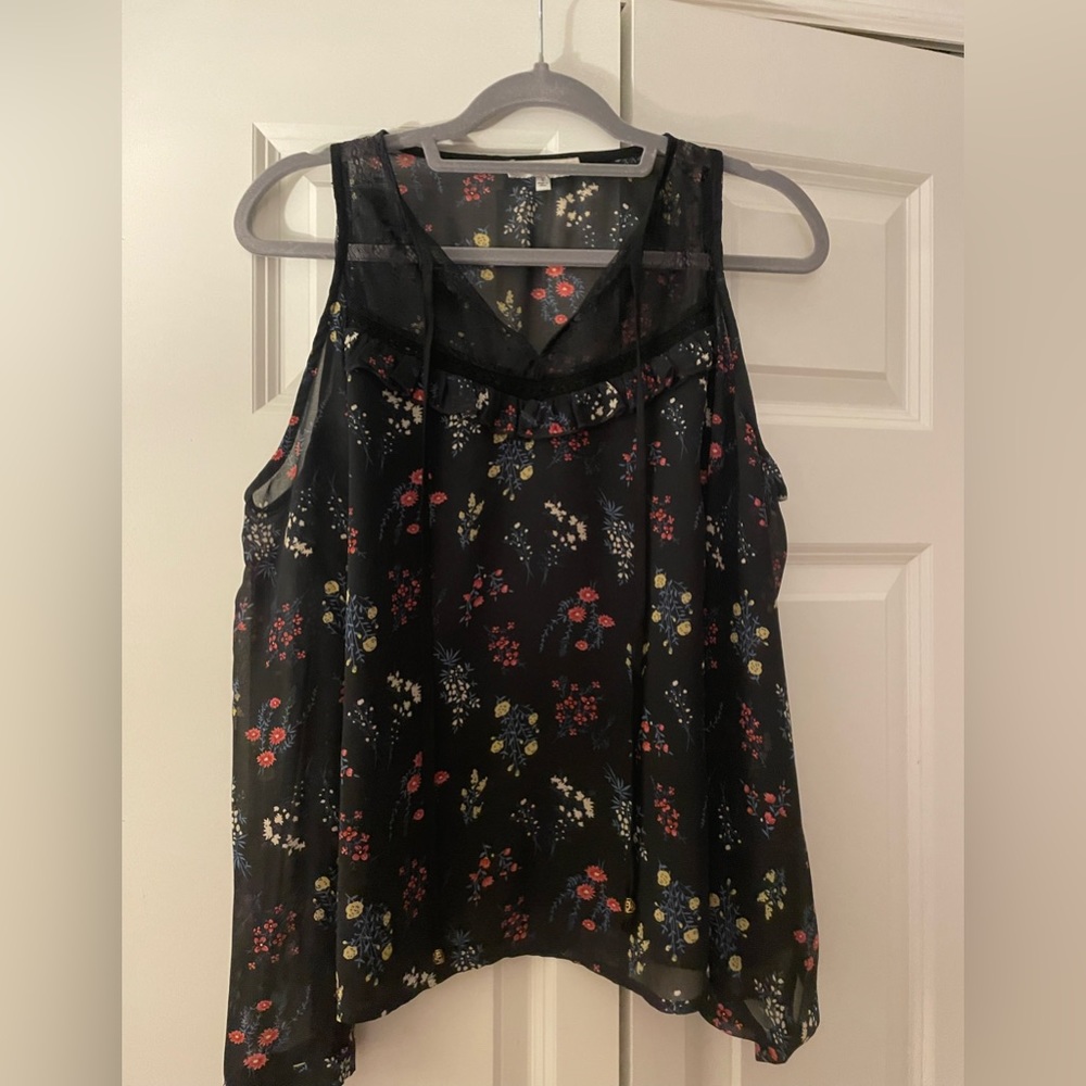 Heartloom long sleeved floral blouse with shoulder cut outs